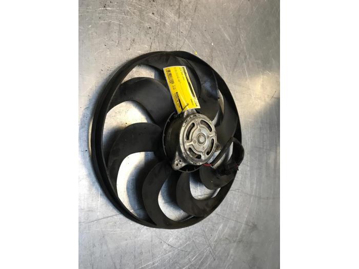 Używane Wentylator Volvo XC60 I (DZ) 2.4 D5 20V AWD Geartronic Cena € 40,00 Procedura marży oferowane przez Poolman autodemontage