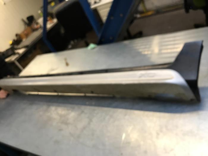 Side skirt, left from a Volvo XC60 I (DZ) 2.4 D5 20V AWD Geartronic 2012