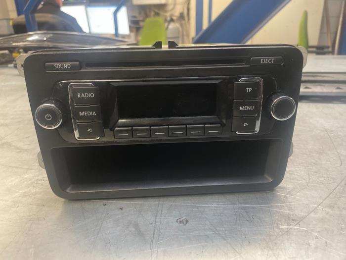 Używane Radio Seat Toledo (NHAA) 1.2 TSI Cena € 50,00 Procedura marży oferowane przez Poolman autodemontage