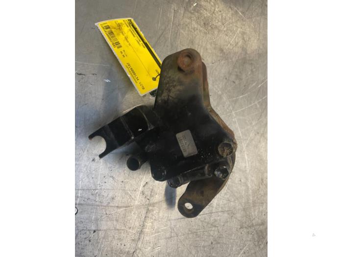 Usagé Pompe de direction Nissan Terrano II (R20/TR50) 2.7 TDi Kat. Prix € 40,00 Règlement à la marge proposé par Poolman autodemontage