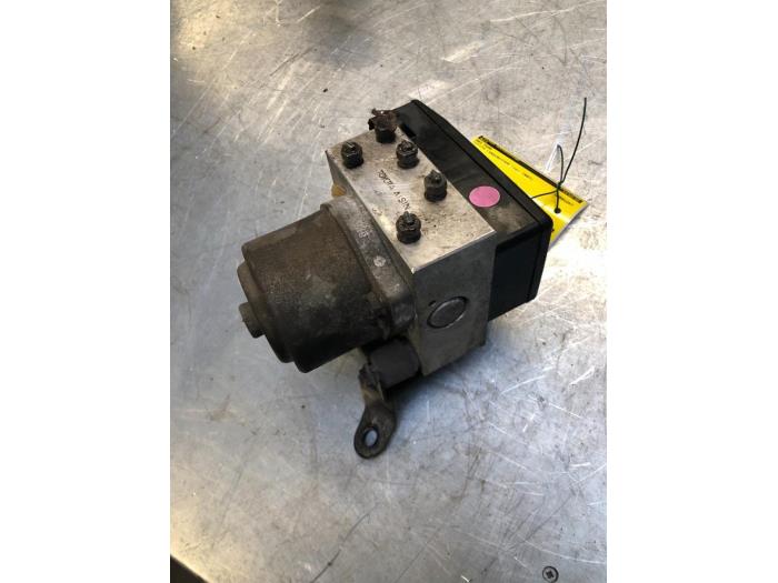 Usagé Bloc ABS Toyota Land Cruiser 90 (J9) 3.4i 24V Prix € 75,00 Règlement à la marge proposé par Poolman autodemontage