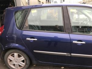 Używane Drzwi prawe tylne wersja 4-drzwiowa Renault Scénic II (JM) 1.6 16V Bifuel Cena € 75,00 Procedura marży oferowane przez Poolman autodemontage