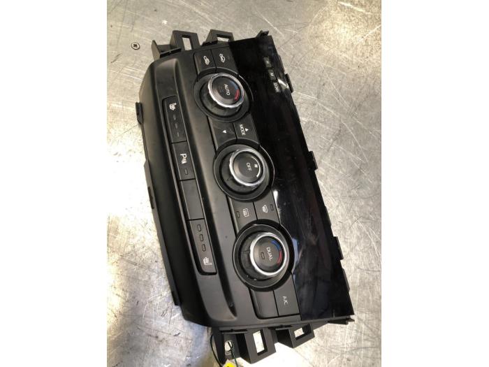 Heizung Bedienpaneel van een Mazda 6 (GJ/GH/GL) 2.2 SkyActiv-D 175 16V 2014