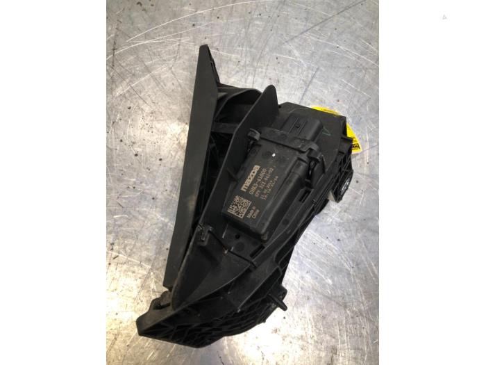 Accelerator pedal from a Mazda 6 (GJ/GH/GL) 2.2 SkyActiv-D 175 16V 2014