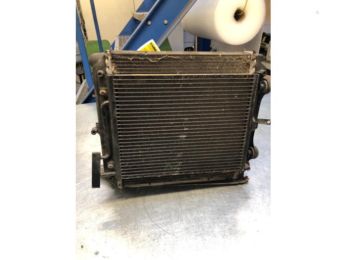 Usagé Radiateur Porsche Boxster (986) 3.2 S 24V Prix € 250,00 Règlement à la marge proposé par Poolman autodemontage