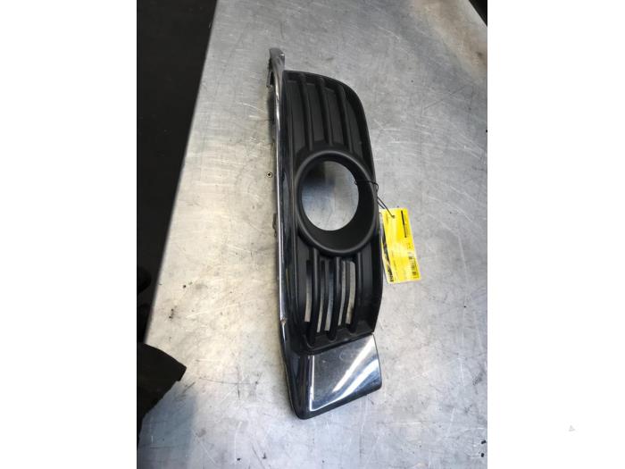 Używane Grill Suzuki Kizashi (FRE/FRF) 2.4 16V 4x4 Cena € 30,00 Procedura marży oferowane przez Poolman autodemontage