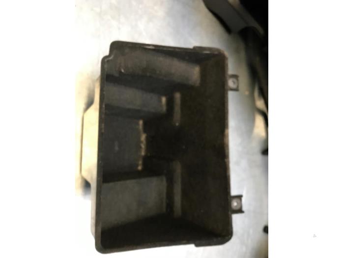 Używane Schowek Audi TT Roadster (8J9) 2.0 TFSI 16V Cena € 20,00 Procedura marży oferowane przez Poolman autodemontage