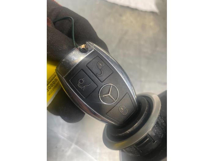 Stacyjka+Kluczyk z Mercedes-Benz C (W205) C-220 2.2 CDI BlueTEC, C-220 d 16V 2018