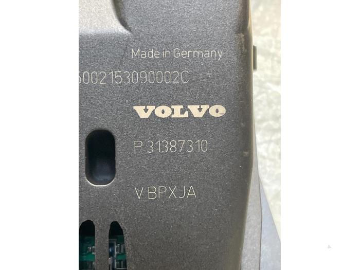 Bromsassistanssensor från en Volvo V60 I (FW/GW) 2.4 D6 20V Plug-in Hybrid AWD 2015