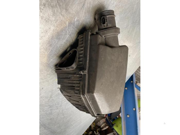 Gebrauchte Luftfiltergehäuse Volvo V60 I (FW/GW) 2.4 D6 20V Plug-in Hybrid AWD Preis € 49,00 Margenregelung angeboten von Poolman autodemontage