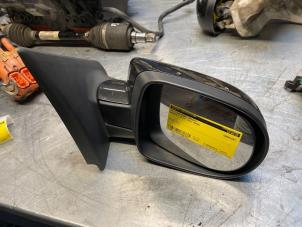 Used Wing mirror, right Renault Clio III (BR/CR) 1.5 dCi 70 Price € 30,00 Margin scheme offered by Poolman autodemontage