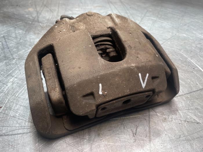Gebrauchte Bremszange links vorne BMW 5 serie (E60) 525d 24V Preis € 30,00 Margenregelung angeboten von Poolman autodemontage