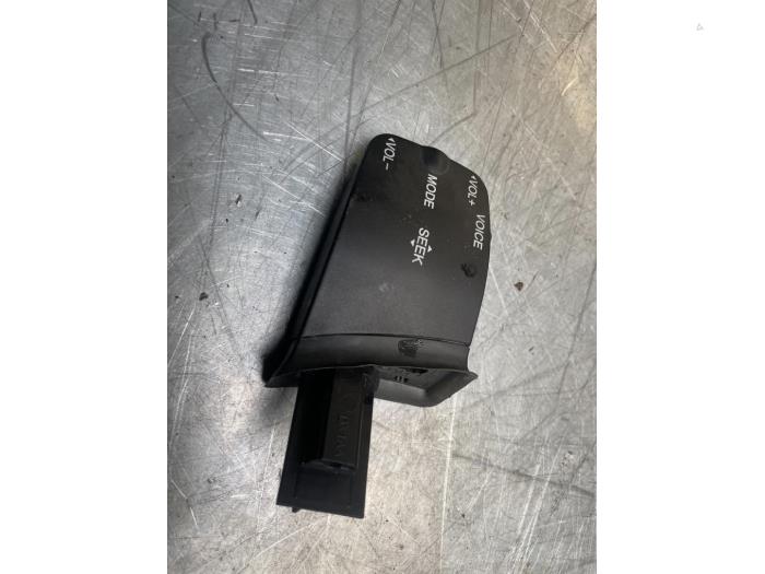 Steering wheel mounted radio control from a Ford Transit 2.2 TDCi 16V 2008