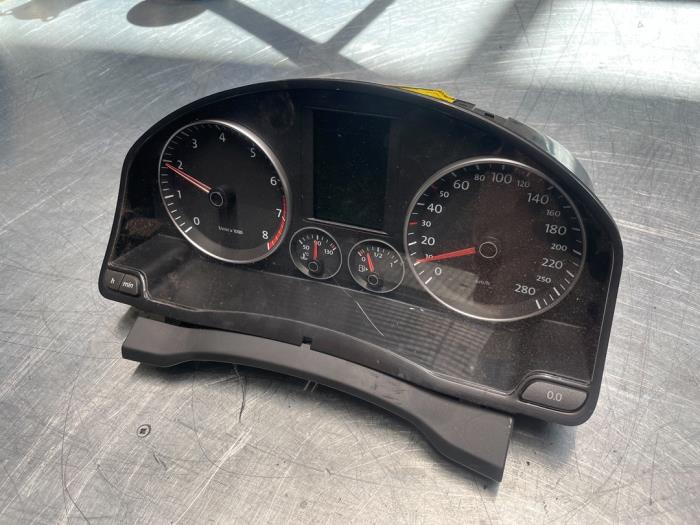 Instrument panel from a Volkswagen Scirocco (137/13AD) 2.0 TSI 16V 2010
