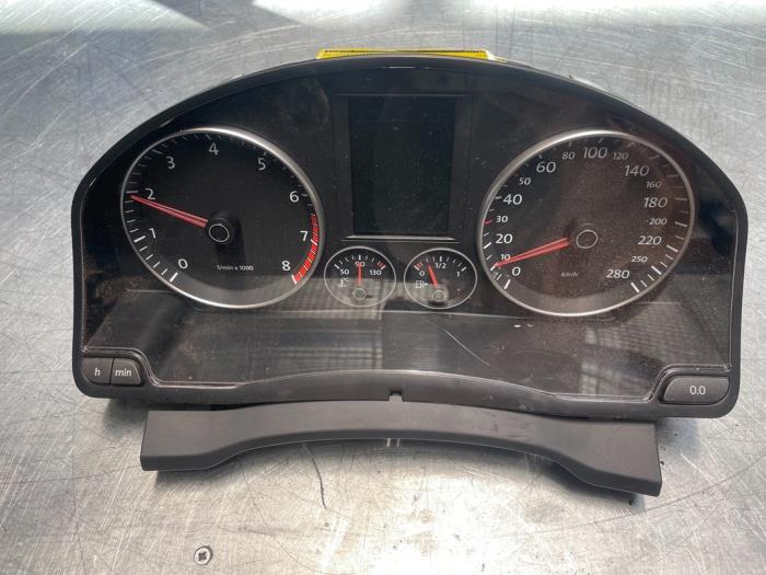 Instrument panel from a Volkswagen Scirocco (137/13AD) 2.0 TSI 16V 2010