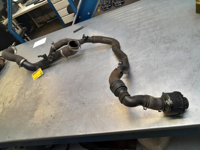 Gebrauchte Intercooler Schlauch Volkswagen Scirocco (137/13AD) 2.0 TSI 16V Preis € 50,00 Margenregelung angeboten von Poolman autodemontage