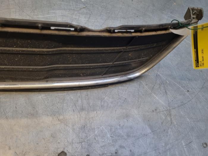 Grille from a Ford Galaxy (CK) 2.0 TDCi 180 16V 2016