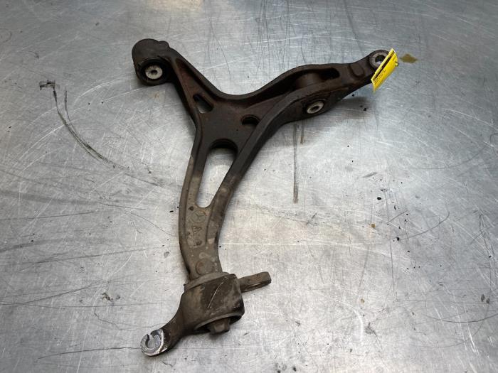 Front wishbone, right from a Mercedes-Benz R (W251) 3.0 320 CDI 24V 4-Matic 2008