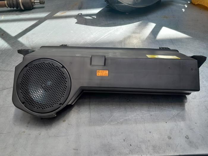 Używane Subwoofer Mercedes R (W251) 3.0 320 CDI 24V 4-Matic Cena € 40,00 Procedura marży oferowane przez Poolman autodemontage