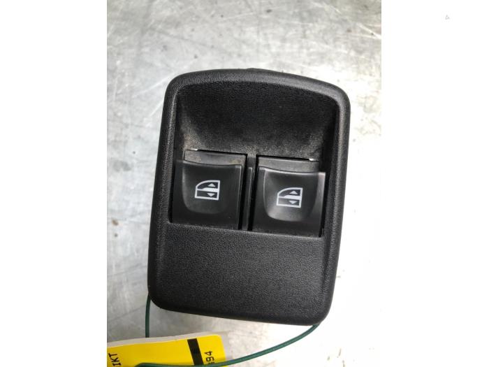 Multi-functional window switch from a Renault Trafic (1FL/2FL/3FL/4FL) 1.6 dCi 90 2014