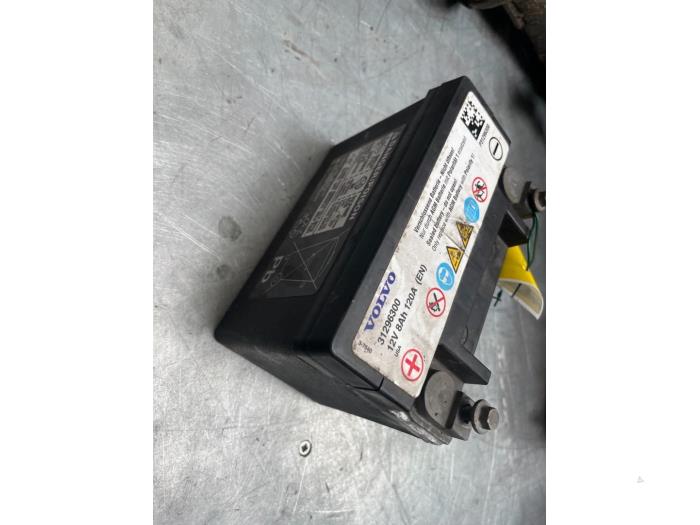Begagnade Extrabatteri Volvo V40 (MV) 1.6 T4 GTDi 16V AWD Pris € 30,00 Marginaltabell erbjuds av Poolman autodemontage