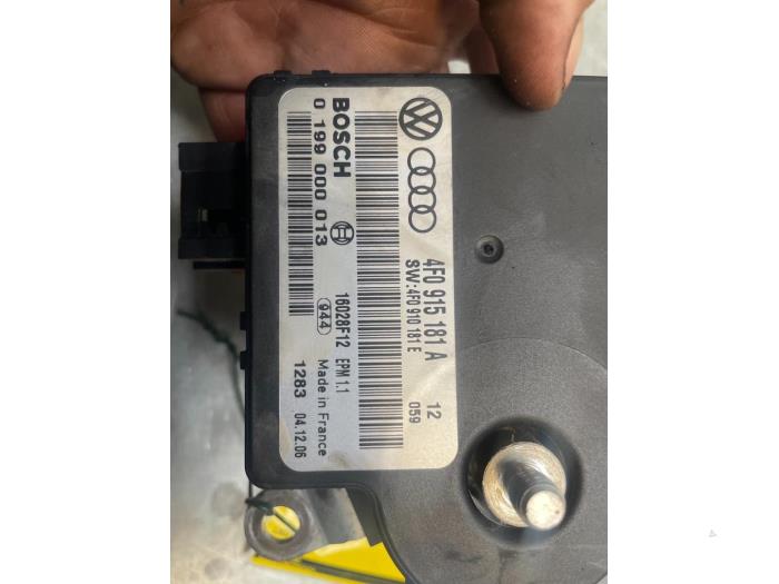 Battery control module Audi A6 Avant 2.7 TDI V6 24V Quattro 4F0915181A