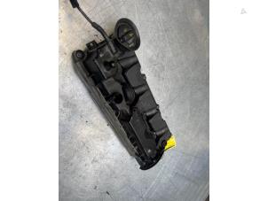 Ventildeckel van een Audi Q5 (8RB) 2.0 TDI 16V Quattro 2015