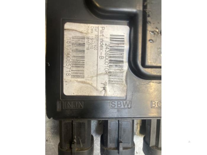 Distributor from a Renault Megane III Grandtour (KZ) 1.4 16V TCe 130 2011
