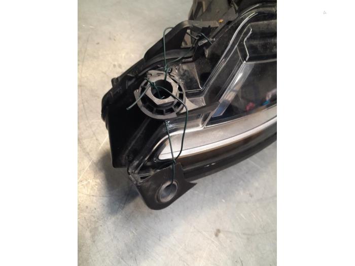 Headlight, left from a Land Rover Range Rover Evoque (LVJ/LVS) 2.0 D 180 16V Coupe 2019