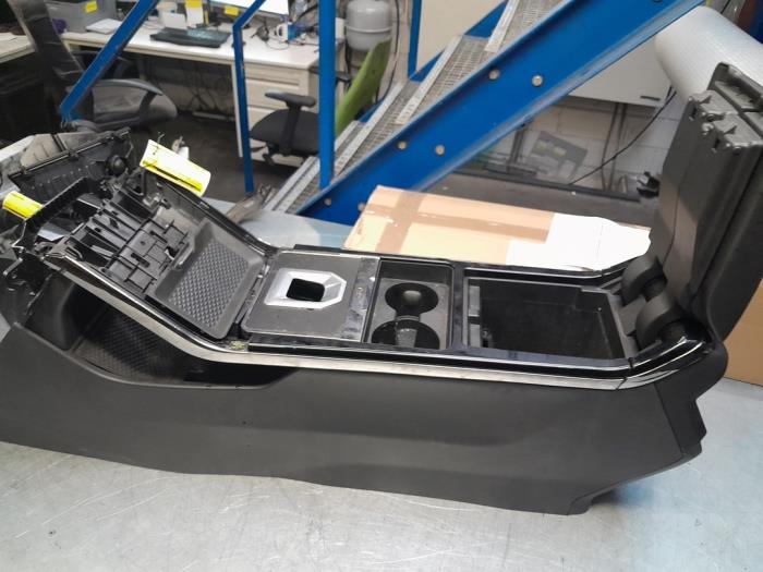 Consola central de un Land Rover Range Rover Evoque (LVJ/LVS) 2.0 D 180 16V Coupe 2019