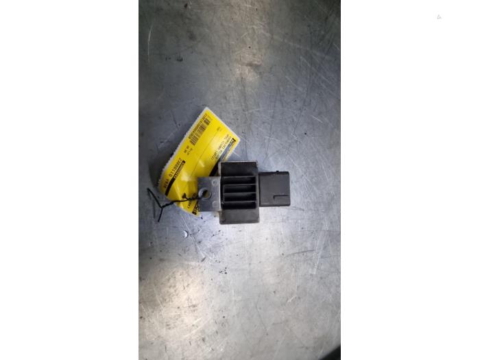 Glow plug relay Opel Vivaro 2.0 CDTI 8200859243