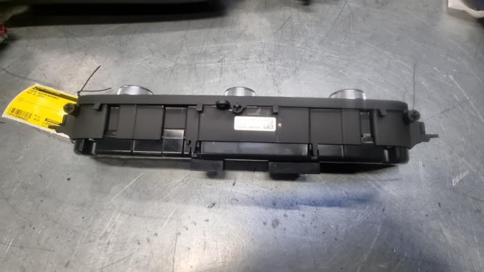 Panel de control de calefacción de un Audi S4 Avant (B9) 3.0 TFSI V6 24V 2018