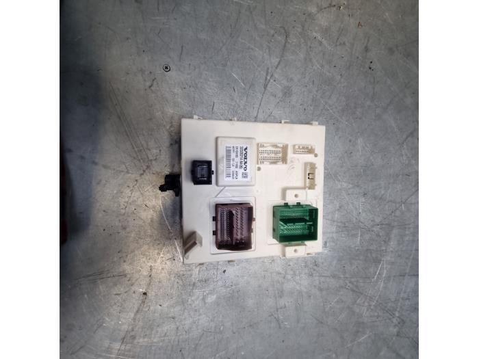 Używane Modul Comfort Volvo XC40 (XZ) Recharge Electric Cena € 121,00 Z VAT oferowane przez Poolman autodemontage