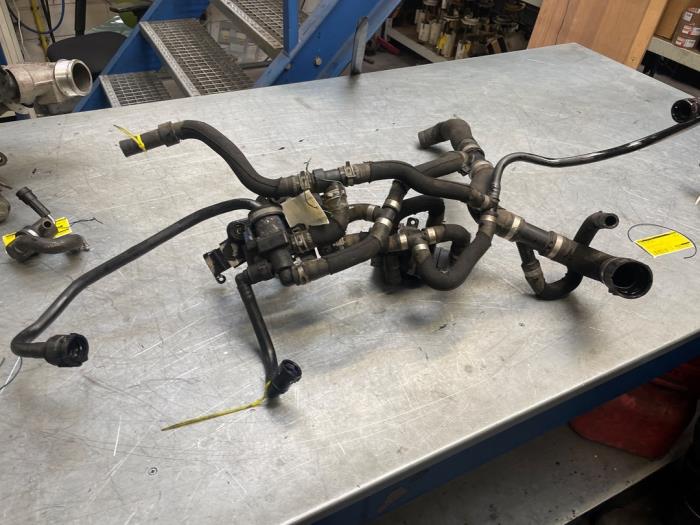 Begagnade Extra vattenpump Volvo V60 I (FW/GW) 2.4 D6 20V Plug-in Hybrid AWD Pris € 30,00 Marginaltabell erbjuds av Poolman autodemontage