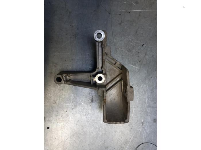 Usagé Support moteur Volvo XC90 I 3.2 24V Prix € 30,00 Règlement à la marge proposé par Poolman autodemontage