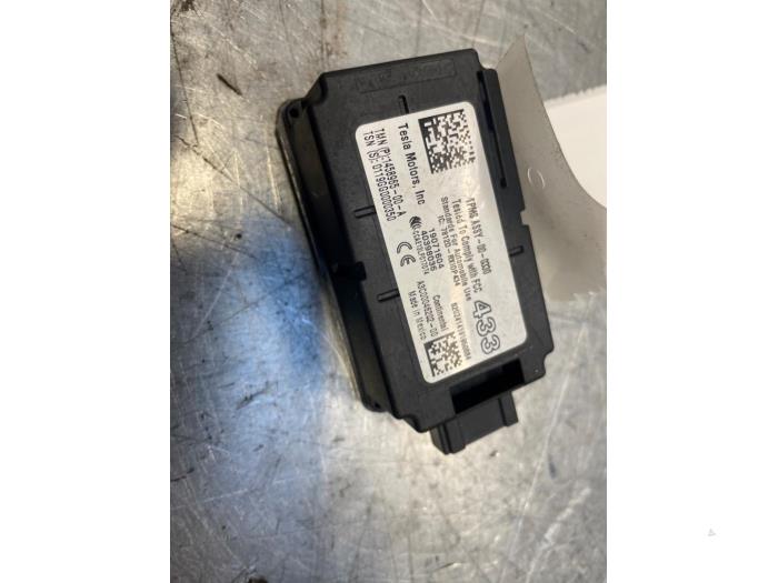 Begagnade Däcktrycksmodul Tesla Model 3 Standard RWD Plus 60 kWh Pris € 30,00 Marginaltabell erbjuds av Poolman autodemontage