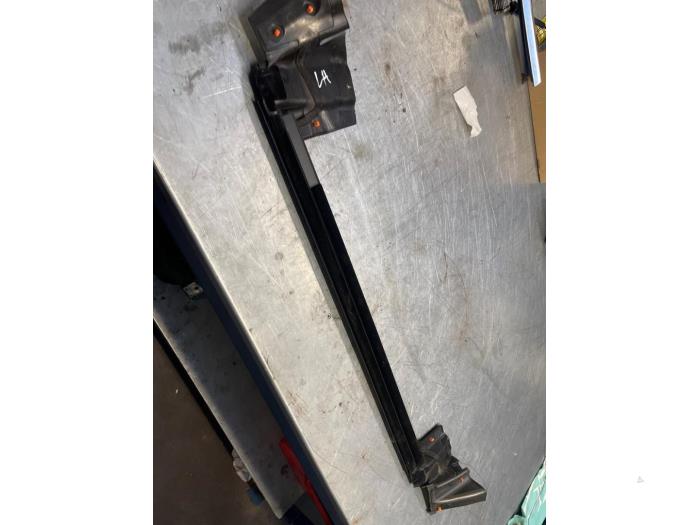 Usados Aleta de ventanilla Tesla Model 3 Standard RWD Plus 60 kWh Precio € 30,00 Norma de margen ofrecido por Poolman autodemontage