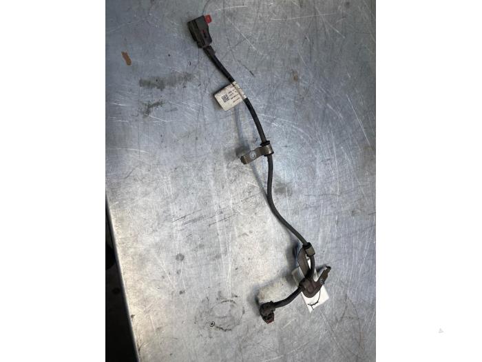 Używane Kabel (rózne) Tesla Model 3 Standard RWD Plus 60 kWh Cena € 20,00 Procedura marży oferowane przez Poolman autodemontage
