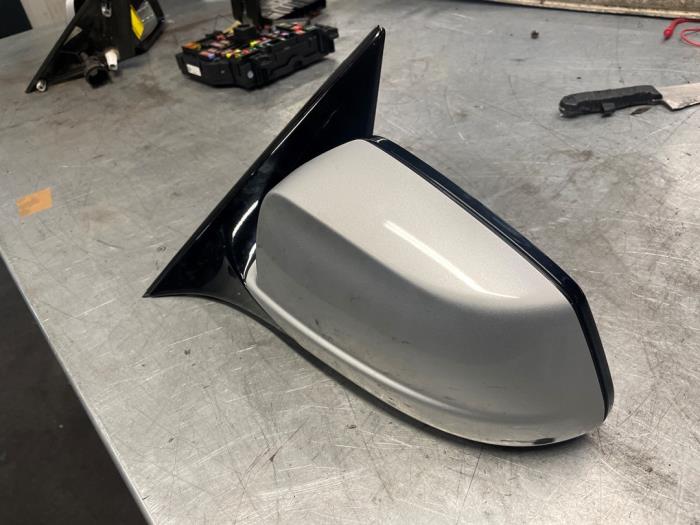 Wing mirror, left from a BMW 5 serie (F10) 520d 16V 2012