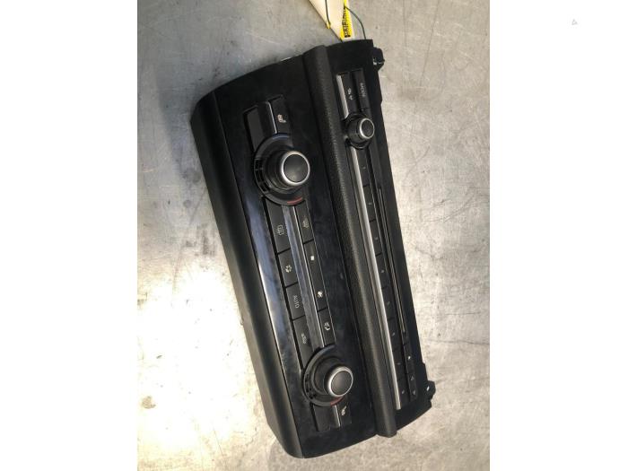 Panel de control de calefacción de un BMW 5 serie (F10) 520d 16V 2012