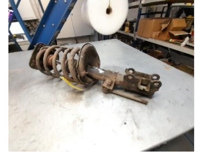 Stoßdämpferstrebe rechts vorne van een Volvo V70 (SW) 2.4 20V 140 Bifuel 2003