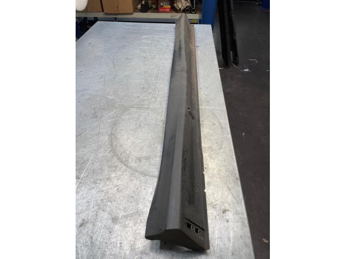 Side skirt, right from a Mitsubishi ASX 1.6 MIVEC 16V 2012