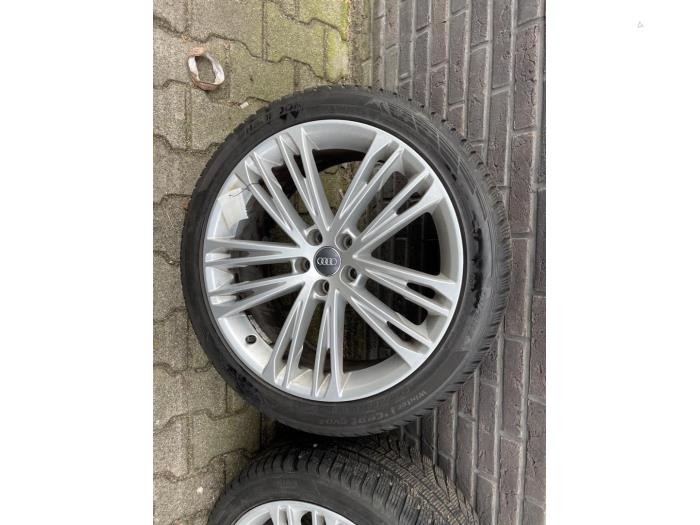 Wheel + winter tyre from a Audi A7 Sportback (4KA) 3.0 V6 24V 55 TFSI Mild Hybrid Quattro 2018