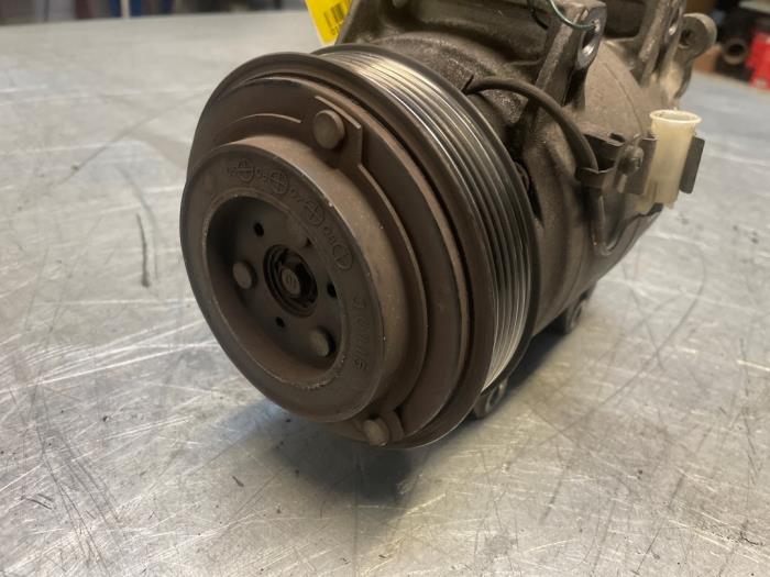 Air conditioning pump from a Volvo S60 I (RS/HV) 2.4 D5 20V 2007