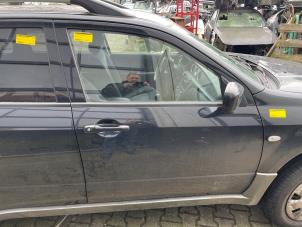 Używane Drzwi prawe przednie wersja 4-drzwiowa Mitsubishi Outlander (CU) 2.0 16V 4x2 Cena € 100,00 Procedura marży oferowane przez Poolman autodemontage