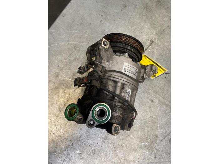 Air conditioning pump from a Volvo XC60 I (DZ) 2.4 D5 20V AWD 2008
