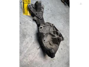 Support dynamo haut d'un Volvo XC60 I (DZ) 2.4 D5 20V AWD 2008