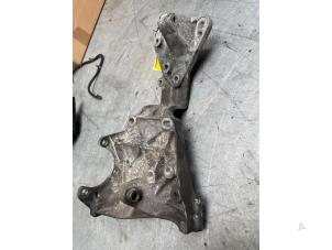 Support dynamo haut d'un Volvo XC60 I (DZ) 2.4 D5 20V AWD 2008
