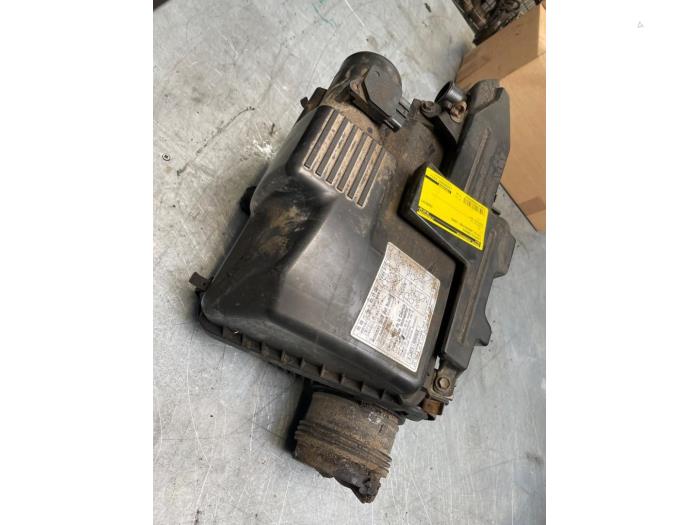 Begagnade Luftfilterhus Toyota Land Cruiser (J12) 3.0 D-4D 16V Pris € 75,00 Marginaltabell erbjuds av Poolman autodemontage