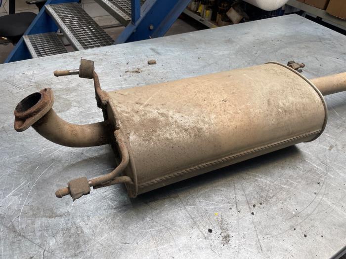 Exhaust middle silencer from a Toyota Land Cruiser (J12) 3.0 D-4D 16V 2006